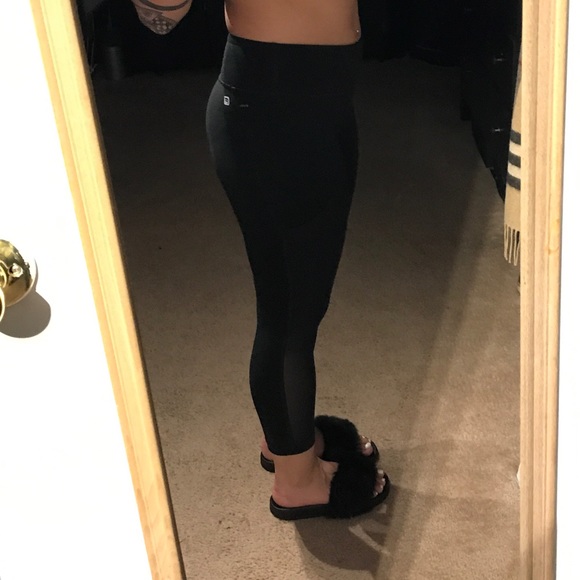 Fabletics crops with mesh - Picture 3 of 3